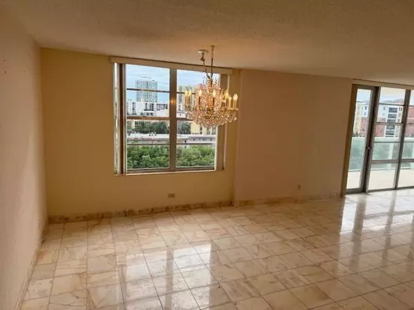 Sunny Isles Beach, FL 33160,230 174th St #814