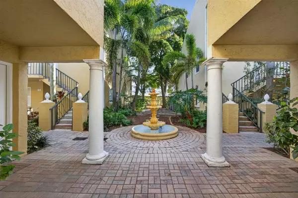 Lake Park, FL 33403,1040 Lake Shore Dr #203