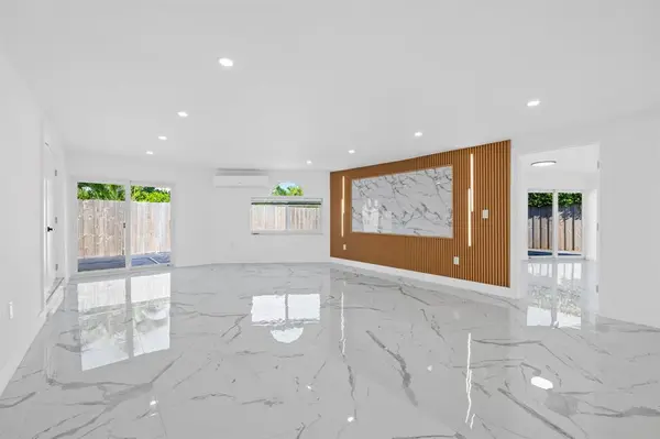 Fort Lauderdale, FL 33308,2185 Imperial Point Dr