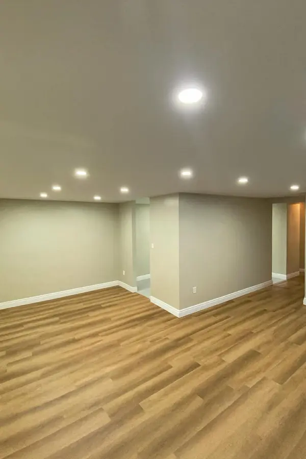 Toronto W10, ON M9V 3S6,2645 Kipling AVE #805