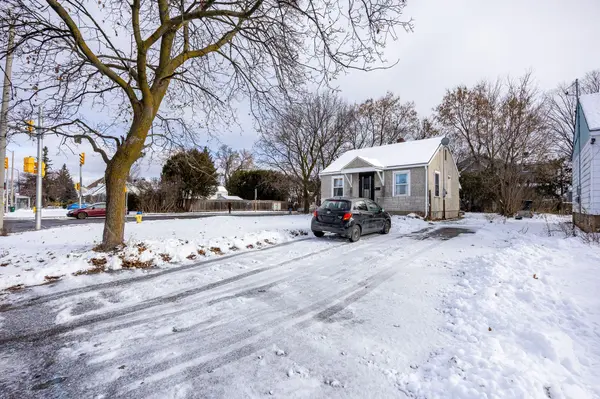 Carlington - Central Park, ON K1Z 6A3,951 Merivale RD