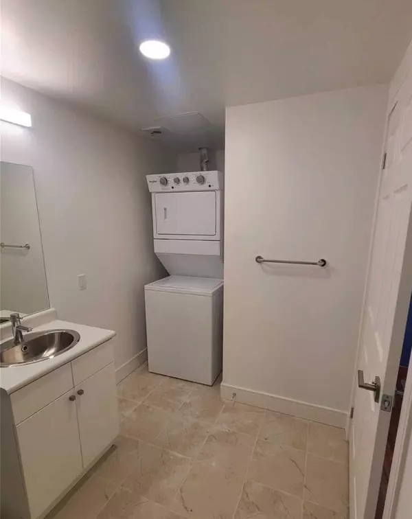 Brantford, ON N3T 2L3,1 Wellington ST #420