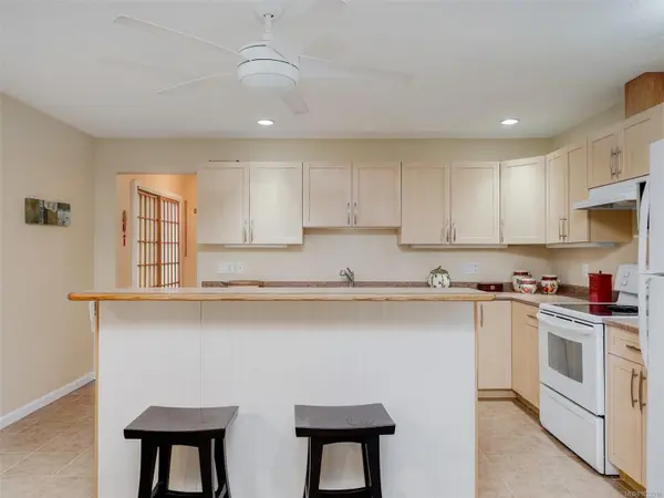 9907 Galaran Rd, Sidney, BC V8L 4G5