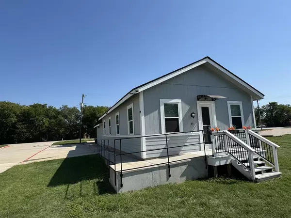 Roanoke, TX 76262,905 N Oak Street