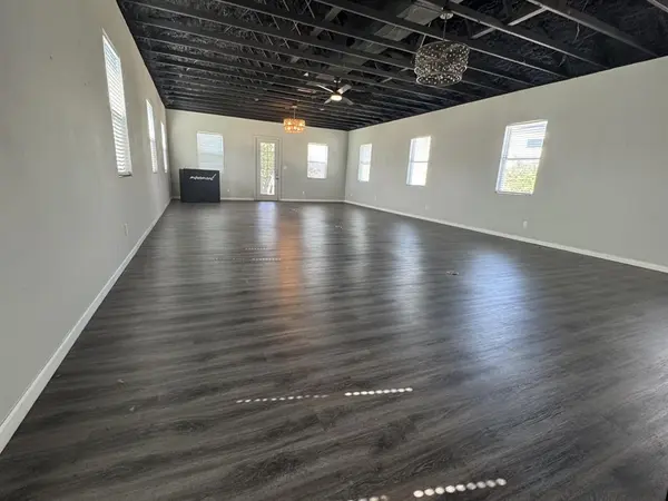 Roanoke, TX 76262,905 N Oak Street