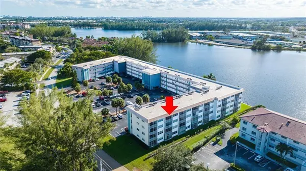 Deerfield Beach, FL 33064,4311 Crystal Lake Dr #421