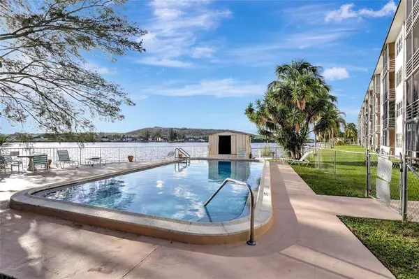 Deerfield Beach, FL 33064,4311 Crystal Lake Dr #421