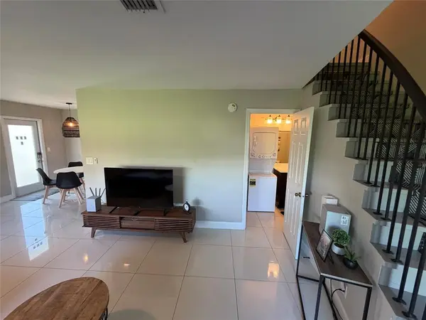 Wilton Manors, FL 33334,608 NE 29th Dr #1