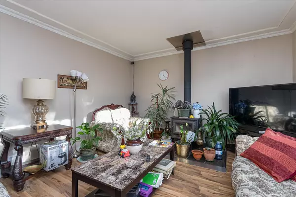 Langford, BC V9B 2T1,932 Bray Ave