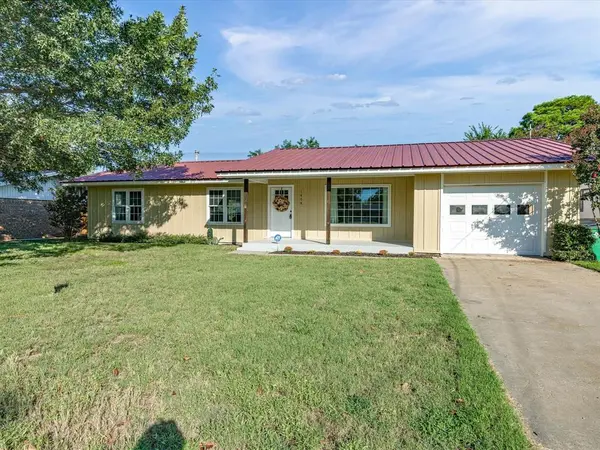 1408 Nugent Street,  Bowie,  TX 76230