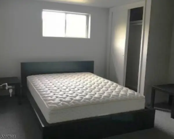 Washington Twp., NJ 07853,284 W Mill Rd