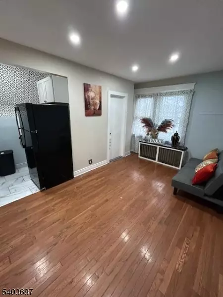 371 Seymour Ave, Newark City, NJ 07112