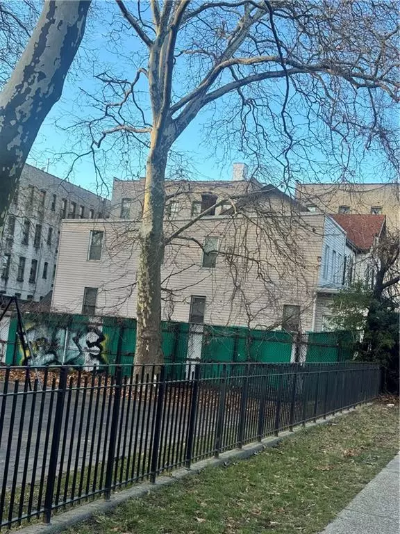 Brooklyn, NY 11208,756 Linwood ST