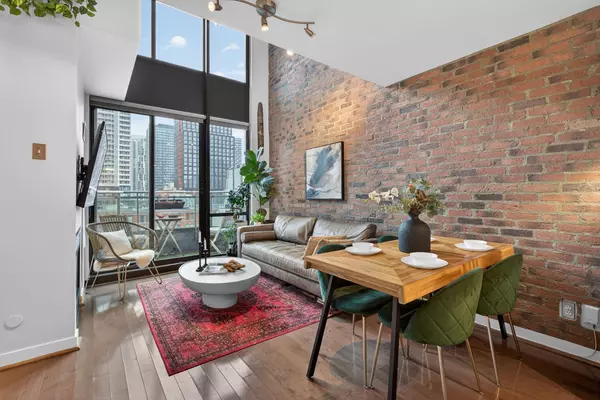 77 Lombard ST #904, Toronto C08, ON M5C 3E1