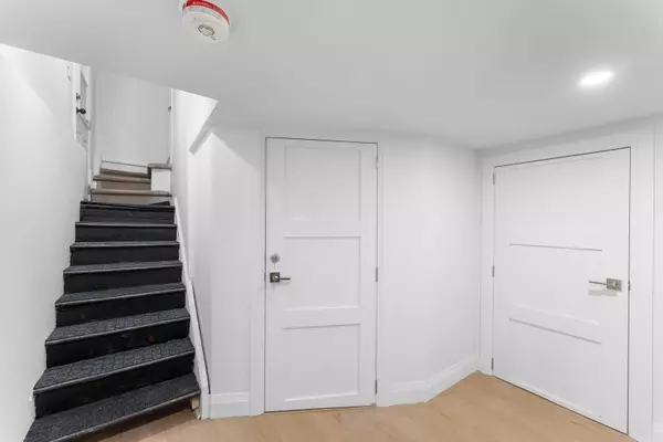 Toronto C03, ON M6C 3Y5,47 Robina AVE ##3A