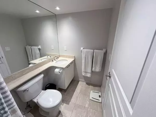 Toronto C01, ON M5H 4E9,140 Simcoe ST #1406