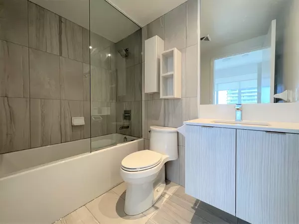 Toronto C10, ON M4P 0E4,195 Redpath AVE #1808