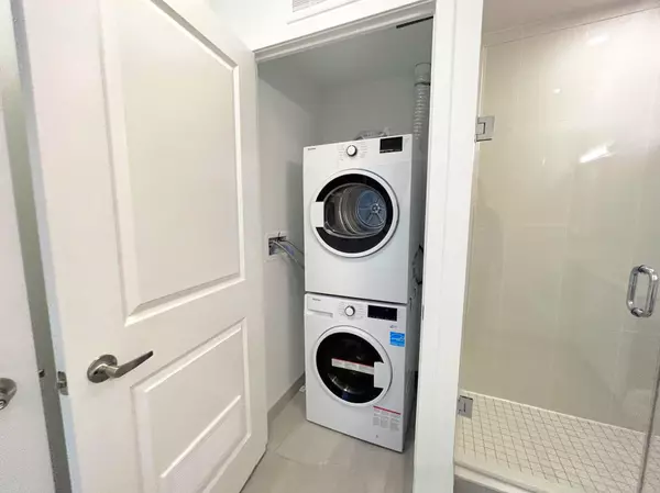 Toronto C01, ON M5V 1Y6,543 Richmond ST W #331