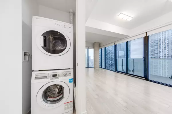 Toronto C10, ON M4P 0C6,185 Roehampton AVE #2103