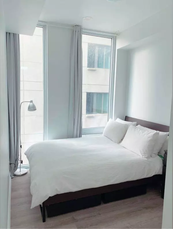 Toronto C08, ON M4Y 0C4,28 Wellesley ST E #2002