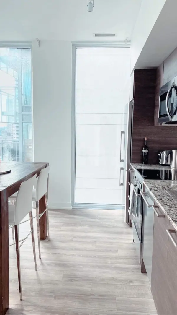 Toronto C08, ON M4Y 0C4,28 Wellesley ST E #2002