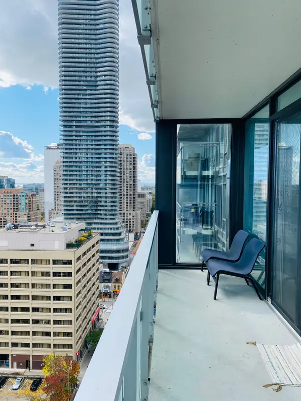 Toronto C08, ON M4Y 0C4,28 Wellesley ST E #2002