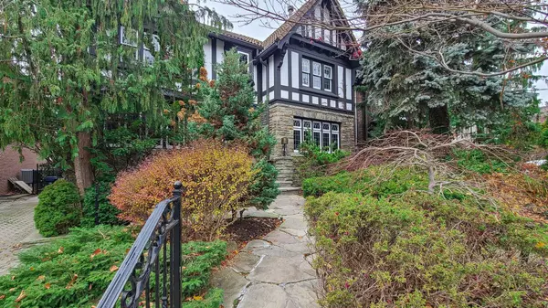 Toronto C03, ON M5P 3C5,312 Glenayr RD