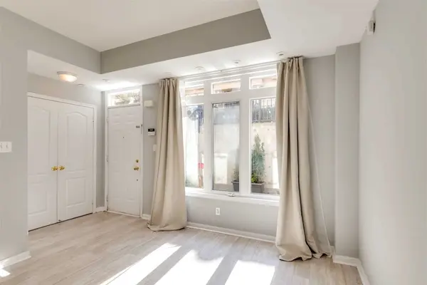 Toronto C01, ON M5T 1B7,78 Carr ST #39