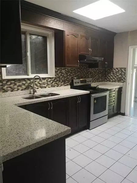 Toronto E08, ON M1J 1Z7,19 Savarin ST