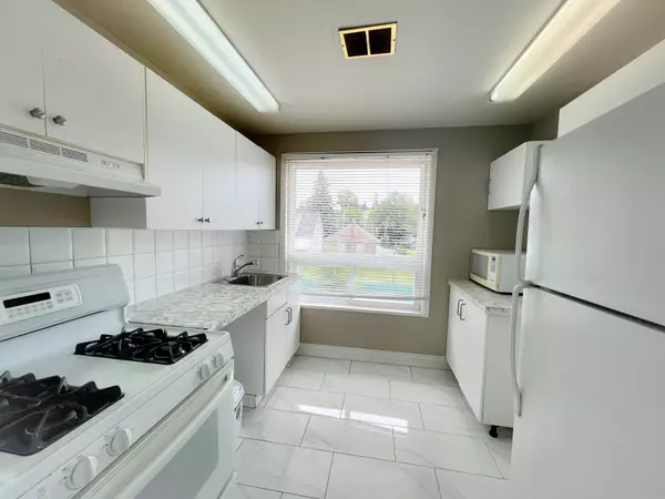 Toronto E04, ON M4B 2J4,983 Victoria Park AVE #2nd Floor