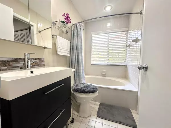 Plantation, FL 33324,9202 NW 9th Ct #9202