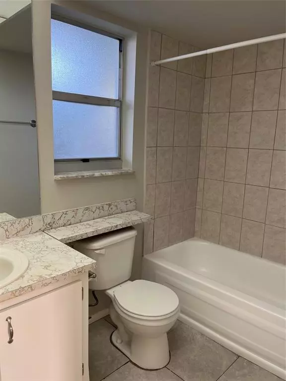 Sunrise, FL 33322,8100 Sunrise Lakes Blvd #307