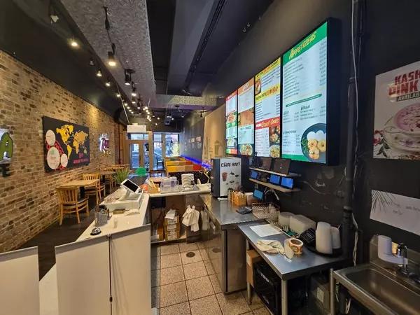 Bradford West Gwillimbury, ON L3Z 2B2,16 Holland ST