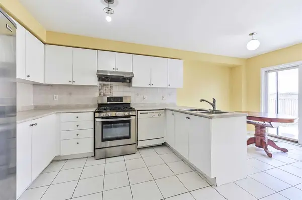 Brampton, ON L7A 3H3,36 Schooner DR #Upper