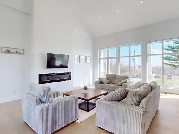 Burlington, ON L7P 4Y6,521 Old York RD