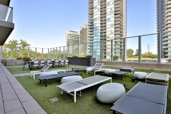 Toronto W06, ON M8V 0E5,36 Park Lawn RD #2110