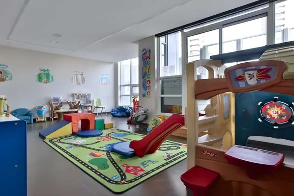 Toronto W06, ON M8V 0E5,36 Park Lawn RD #2110