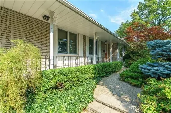 Toronto W09, ON M9R 2S5,24 Hartsdale DR