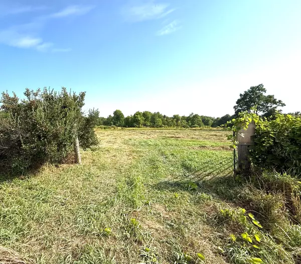 Front Of Leeds & Seeleys Bay, ON K7G 2V3,0 Pelow RD