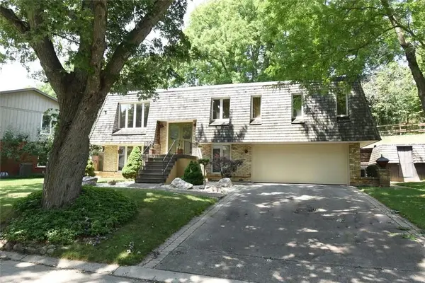 30 TERRACE DR, Hamilton, ON L9A 2Y6