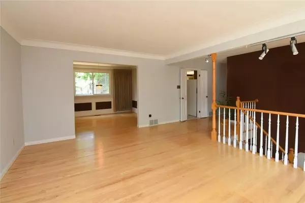 Hamilton, ON L9A 2Y6,30 TERRACE DR