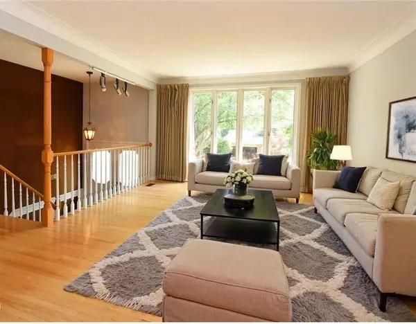 Hamilton, ON L9A 2Y6,30 TERRACE DR