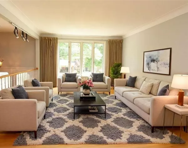 Hamilton, ON L9A 2Y6,30 TERRACE DR