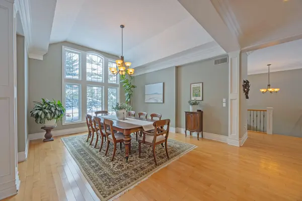 9389 Elviage DR, London South, ON N6K 4R8