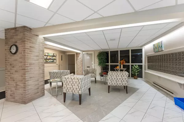 Kingston, ON K7M 7E7,334 Queen Mary RD #206