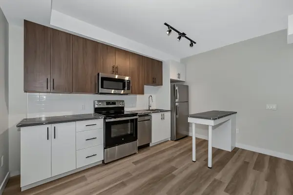 West Centre Town, ON K1Y 2W3,211 Armstrong ST #001