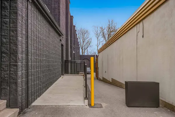 Niagara Falls, ON L2G 1V7,6853- 6871 Lundys LN