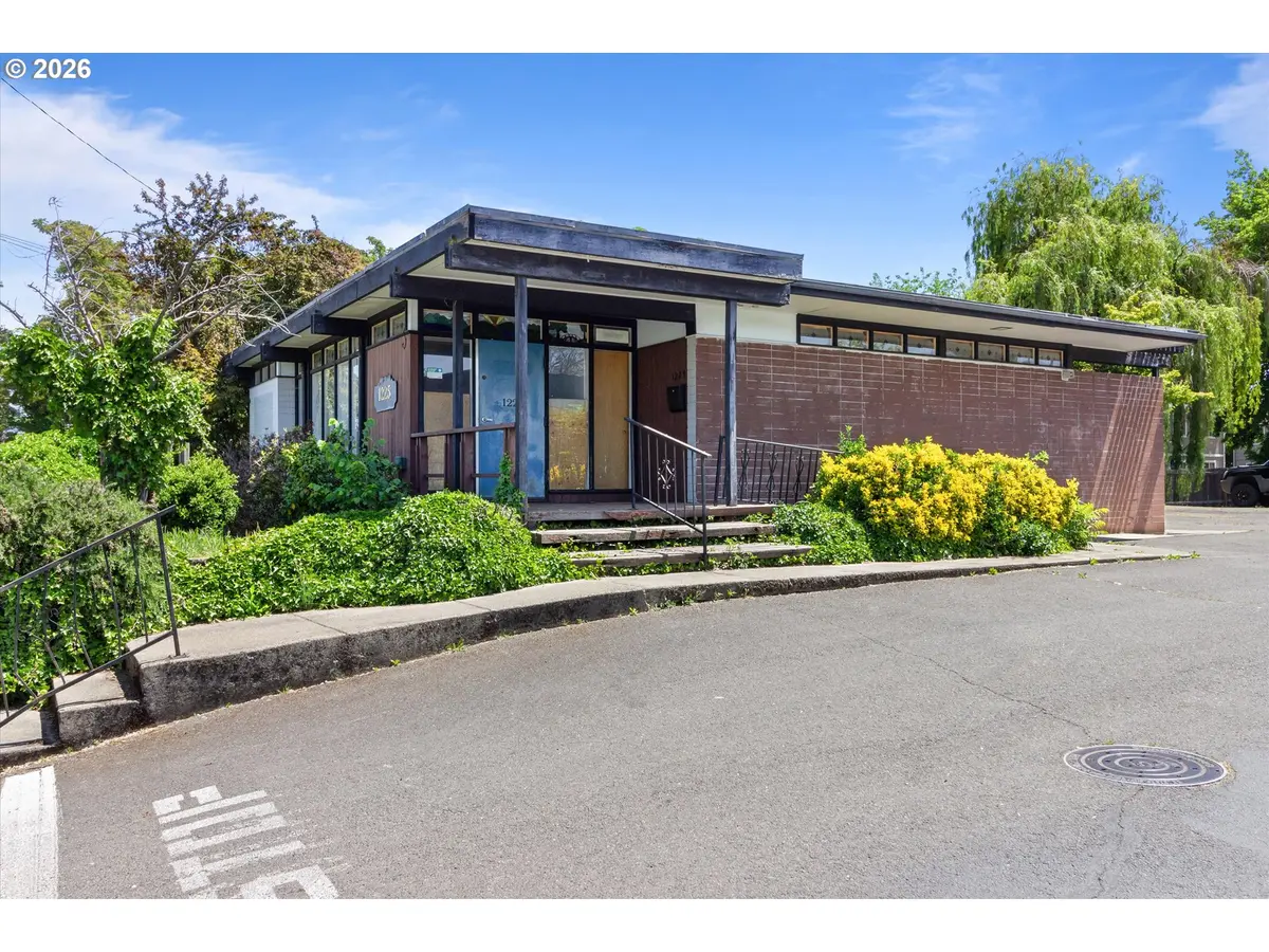 1225 W Main ST, Medford, OR 97501