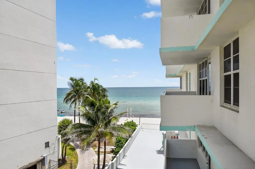 Hollywood, FL 33019,3725 S Ocean Dr #405
