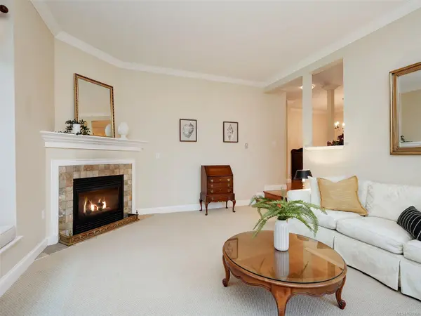 2573 Kilgary Pl #2, Saanich, BC V8W 1J2